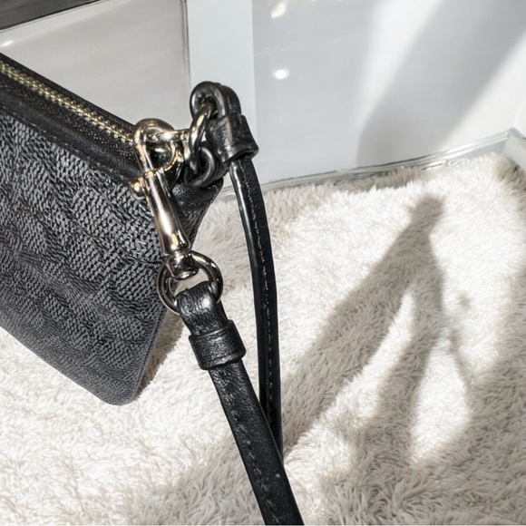 Coach Black and Blue Denim Signature Coated Canvas Corner Zip Wristlet NEW - Picture 4 of 12